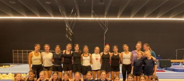 Gruppenfoto in der Trainingshalle