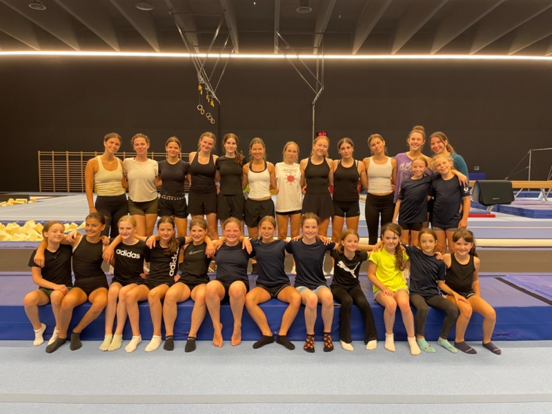 Gruppenfoto in der Trainingshalle