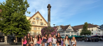 Team-Turnen Trainingslager Gruppenfoto am Platz